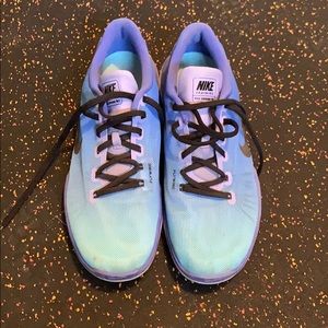 Women’s Nike tennis shoes